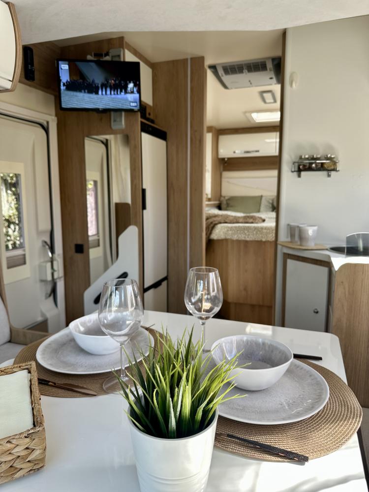 ci-horon-4-berth-camper-rental-sicily-15.jpg