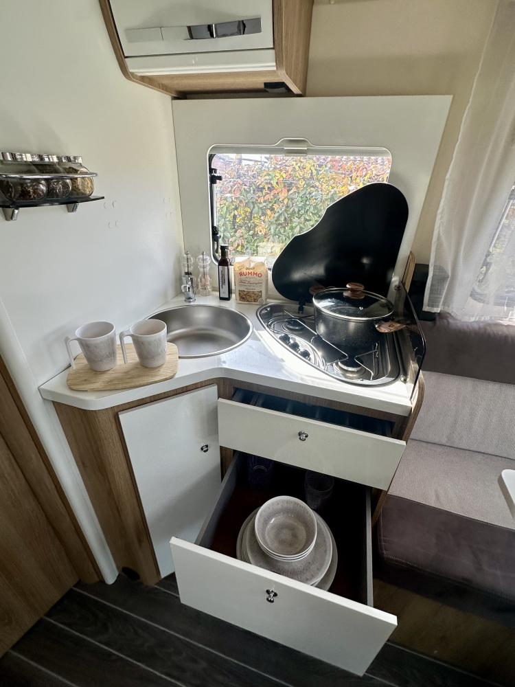 ci-horon-4-berth-camper-rental-sicily-8.jpg